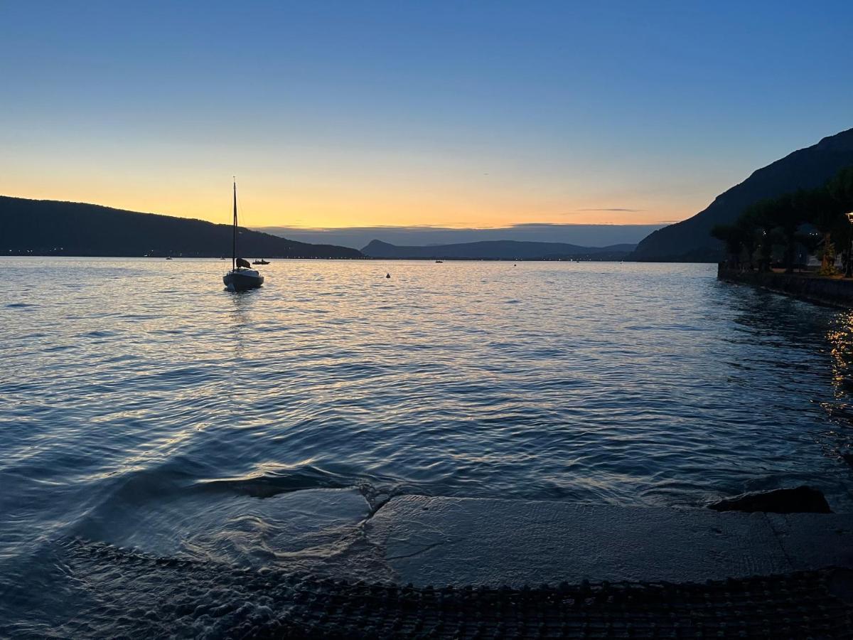 Entre Lac D'Annecy Et Montagnes, Golf Et Parapente A Pieds Talloires Exterior foto